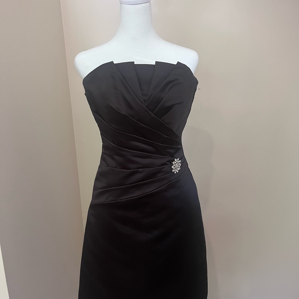 Sophisticated Strapless Black Dress with Brooch